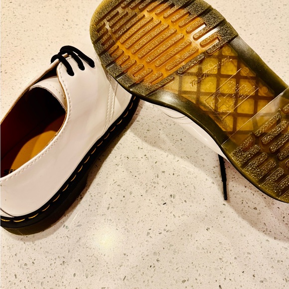 NWT👞🤍Dr. Martens 👞🤍 Smooth White Patent Leather Oxfords - Picture 5 of 8